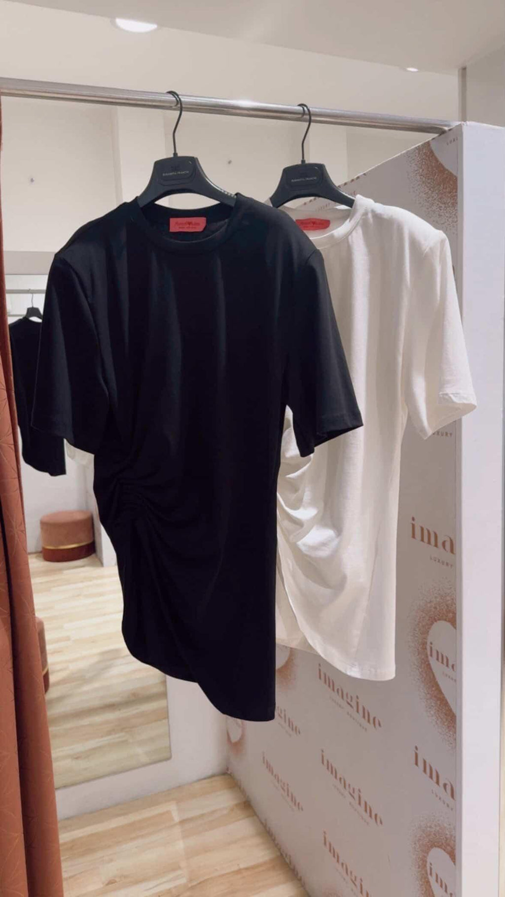 T-shirt con arricciatura